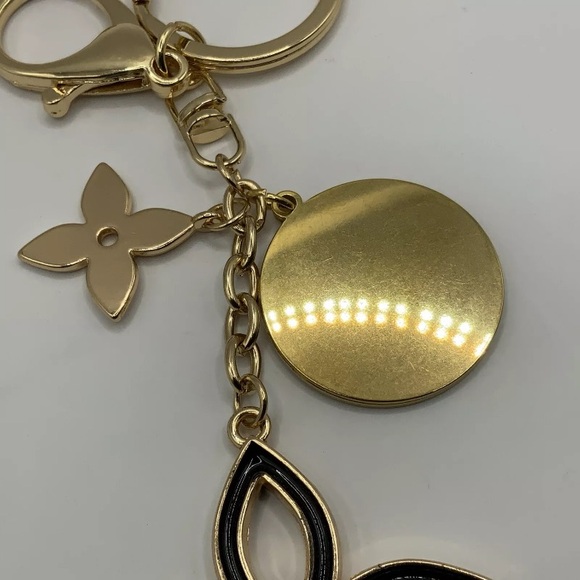 LV Louis Vuitton Bag Charm Key Holder Flower Shape & Round Monogram LV Logo - Picture 10 of 12